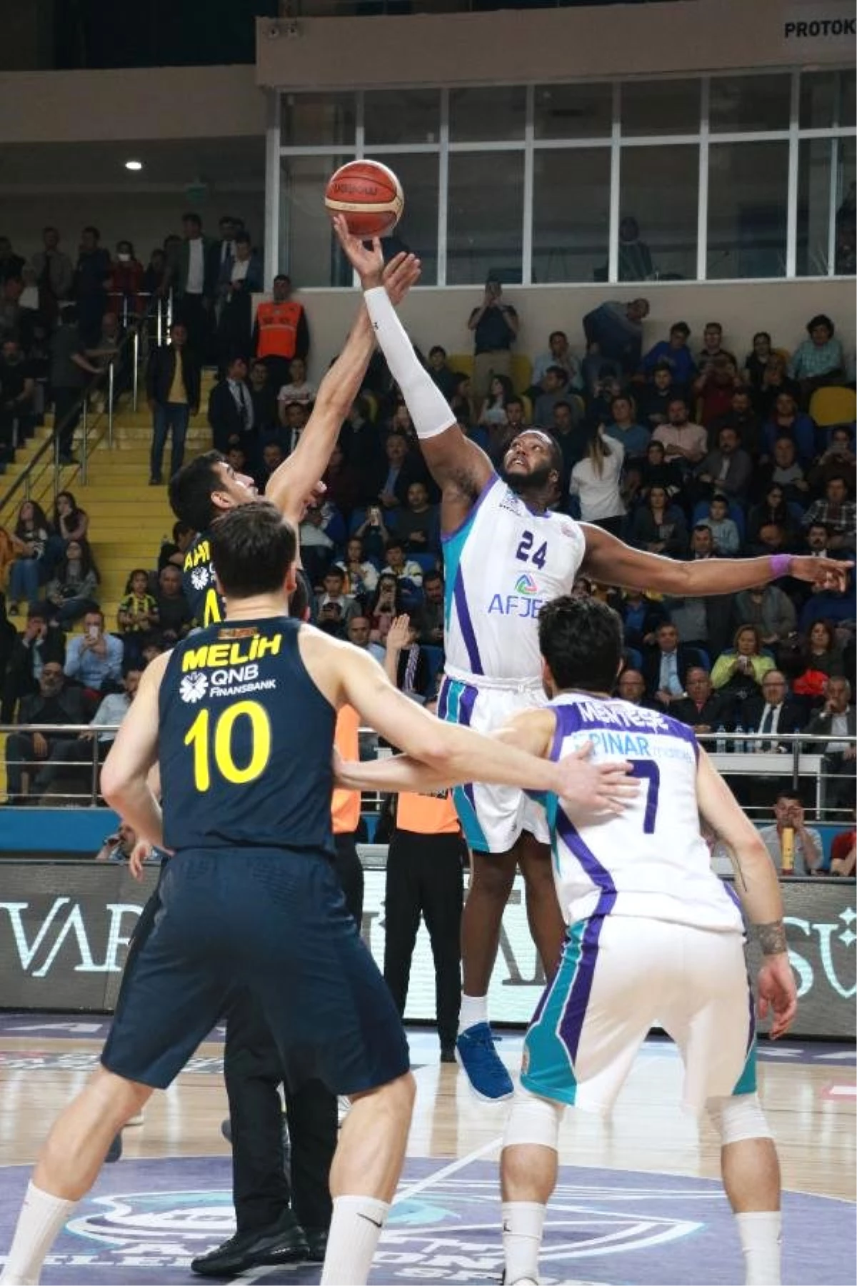 Afyon Belediyespor- Fenerbahçe Beko:   72- 96