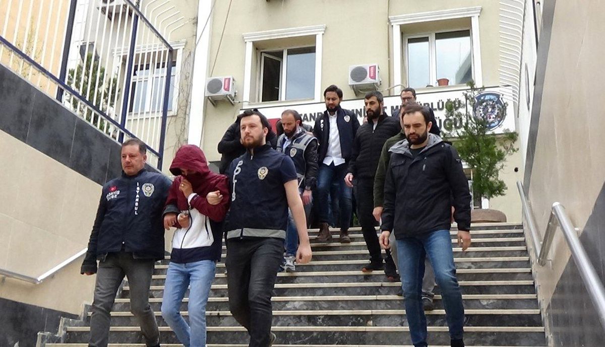 Alışveriş Merkezlerinde Turistleri Hedef Alan Yankesicilik Çetesi Yakalandı