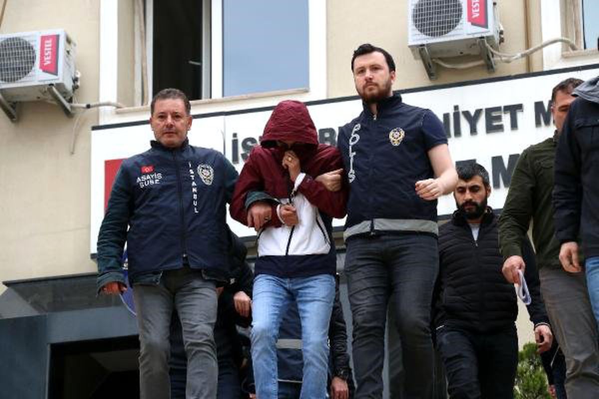 Avm\'lerde Turistlerin Çantalarını Böyle Çaldılar