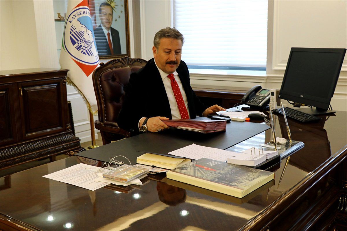 Bakkal Çıraklığı Yaptığı İlçede Belediye Başkanı Oldu