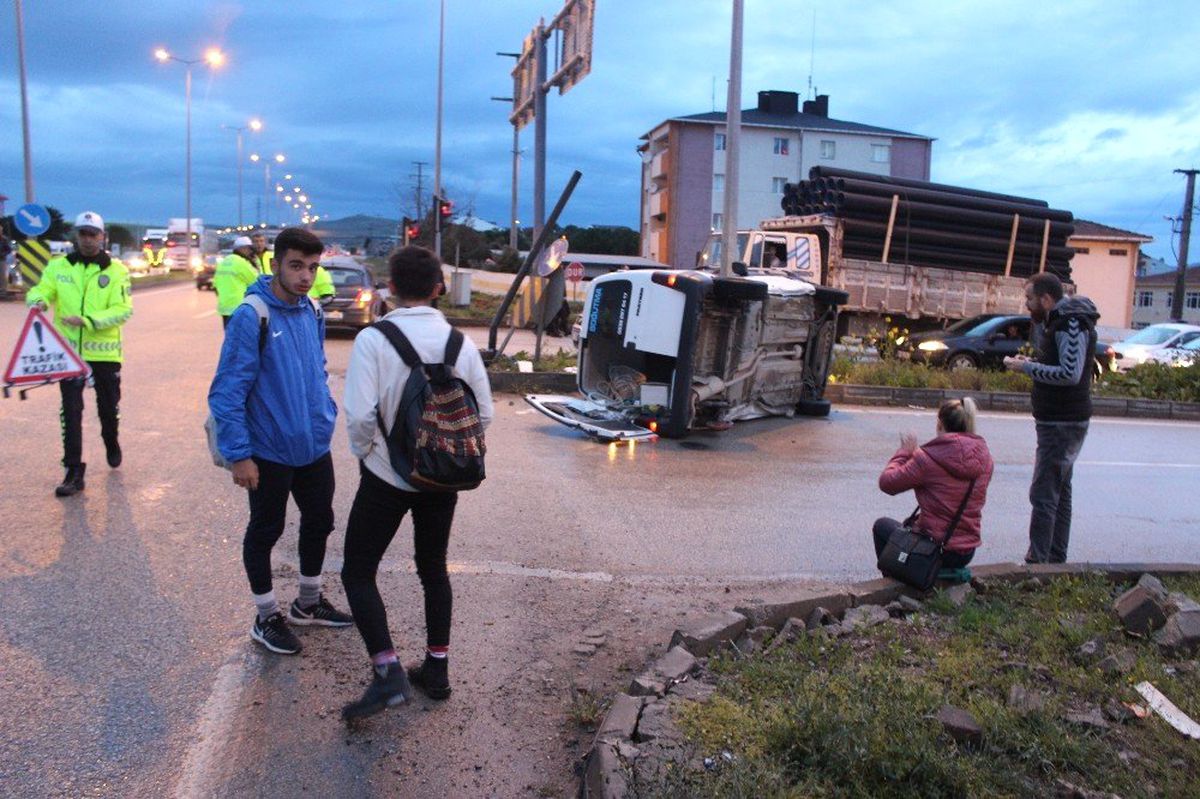 Bandırma\'da Trafik Kazası: 2 Yaralı
