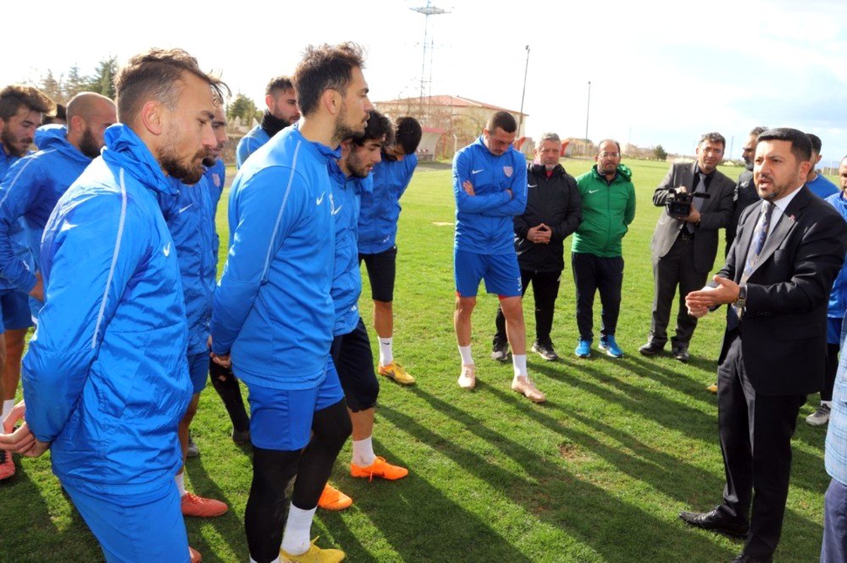Başkan Arı, Nevşehir Belediyesporlu Futbolculara Moral Verdi