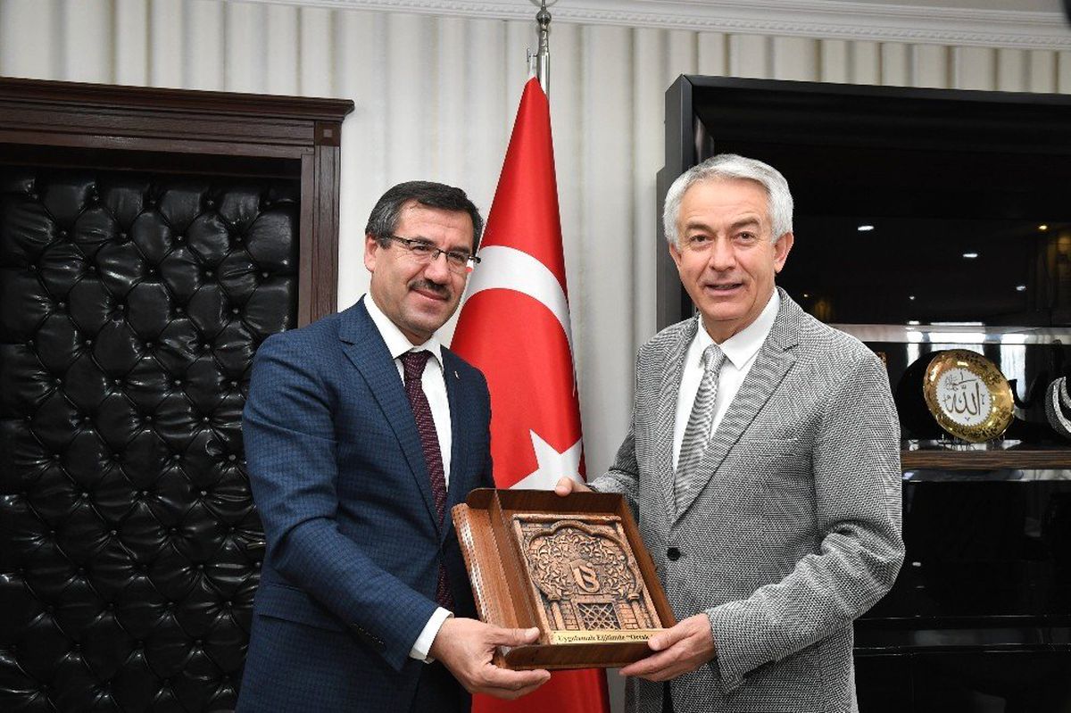 Başkan Başdeğirmen\'nden Isubü\'nün Gelişimi İçin Birlik Beraberlik Mesajı