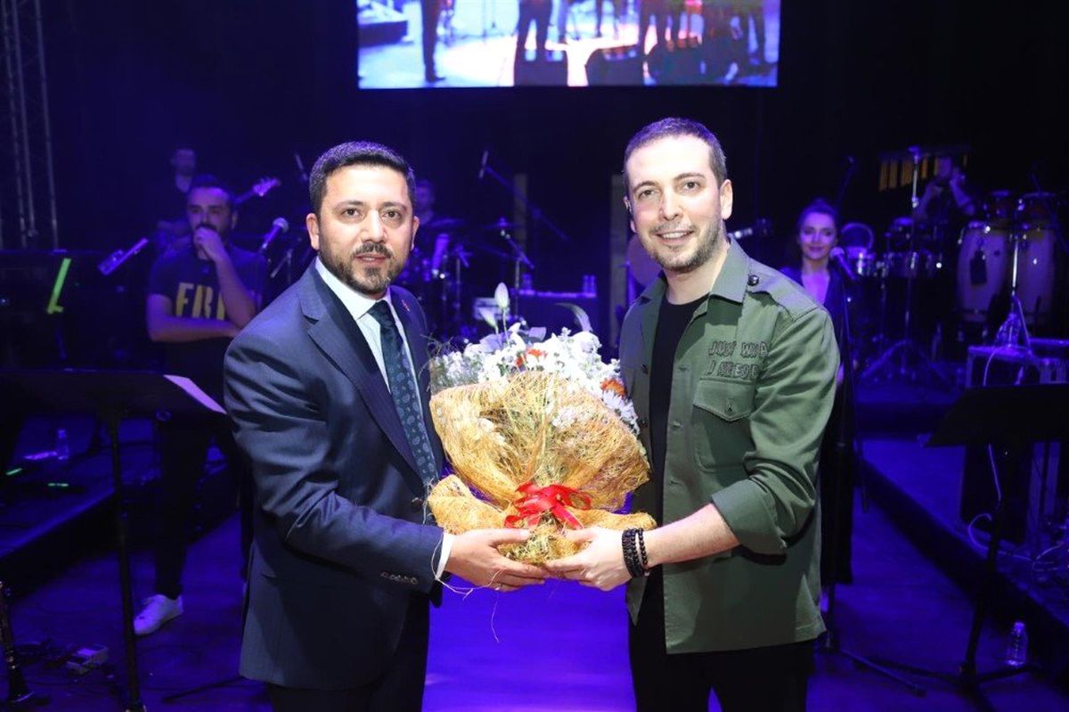 Belediye Başkanı Arı, Oğuzhan Koç\'u Gençlerle Buluşturdu