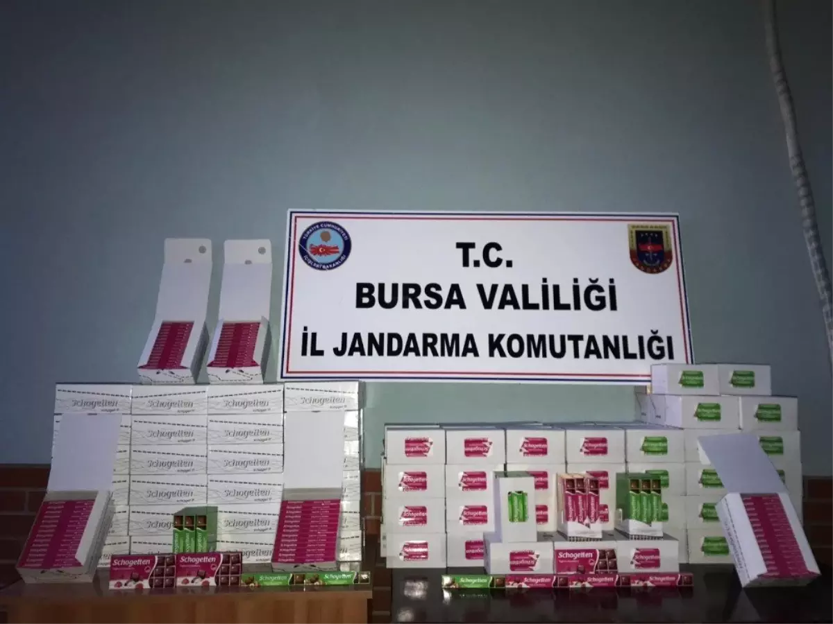 Bursa\'da Jandarma Ekipleri Binlerce Kaçak Çikolata Ele Geçirdi