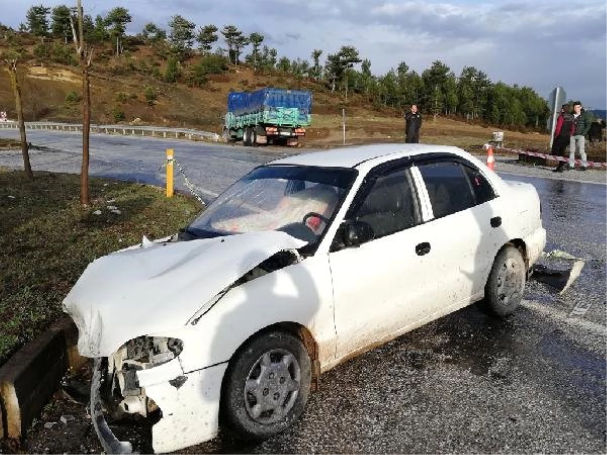 Bursa\'da Kamyon ile Otomobil Çarpıştı: 1 Ölü, 1 Yaralı