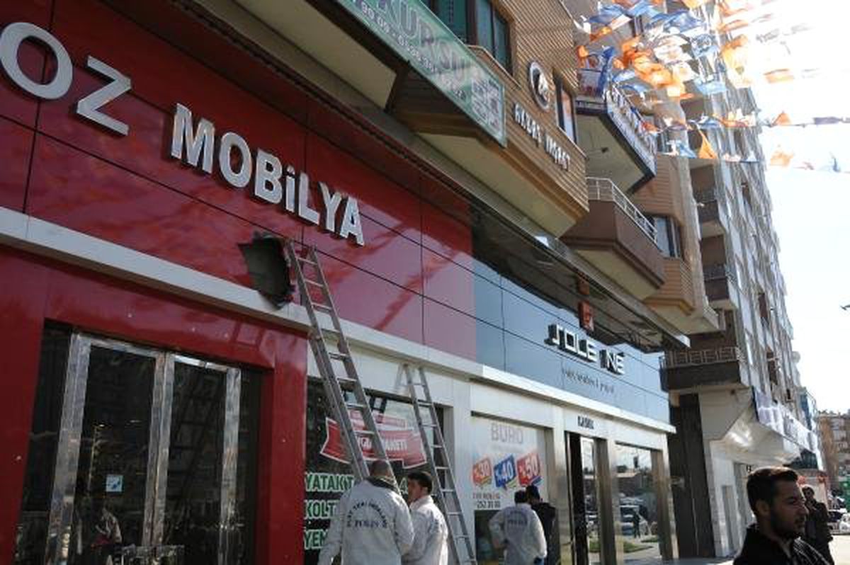 Diyarbakır Bağlar\'da AK Parti Binasına Ateş Açıldı