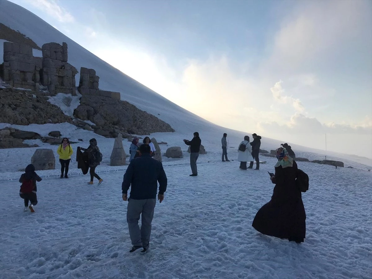 Dünya Mirası Nemrut\'a Ziyaretçi Akını