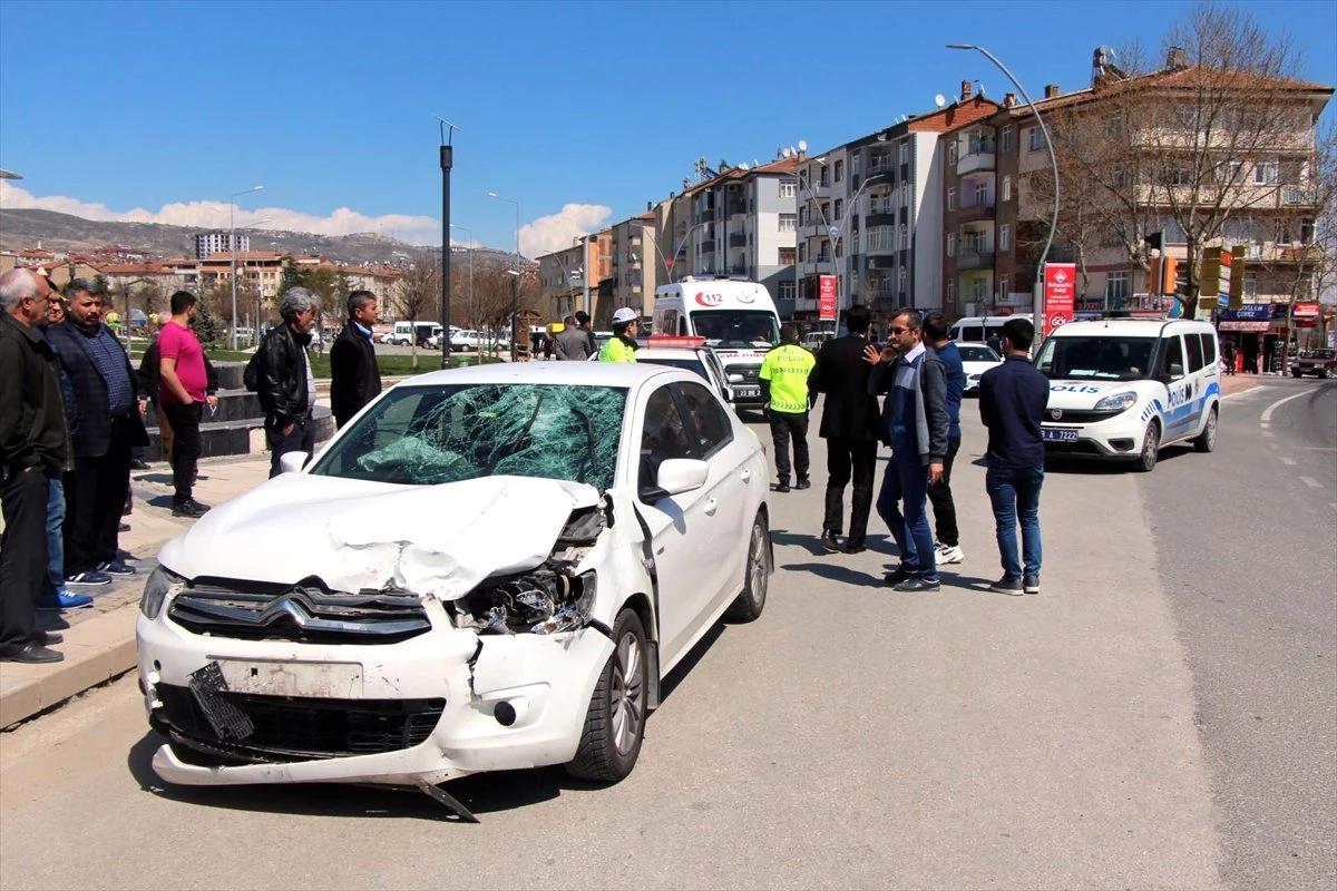 Elazığ\'da Trafik Kazası: 2 Yaralı