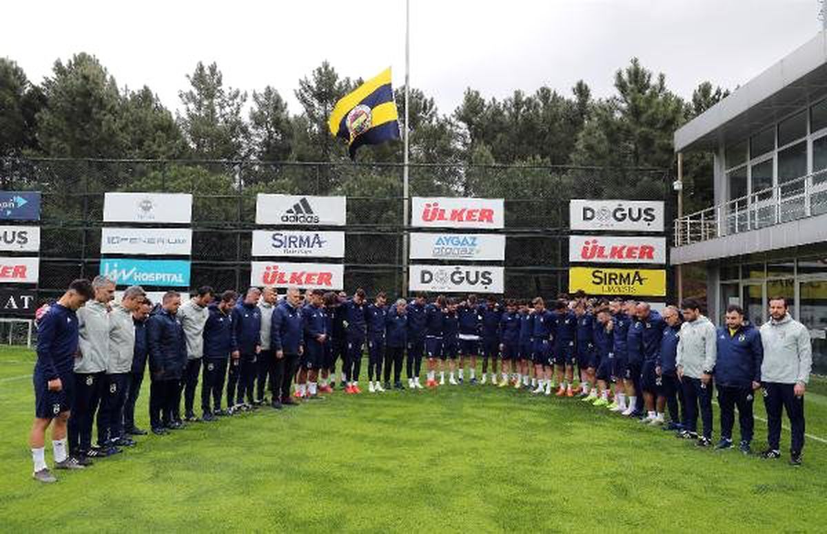 Fenerbahçe Antrenmanında Can Bartu İçin Saygı Duruşu