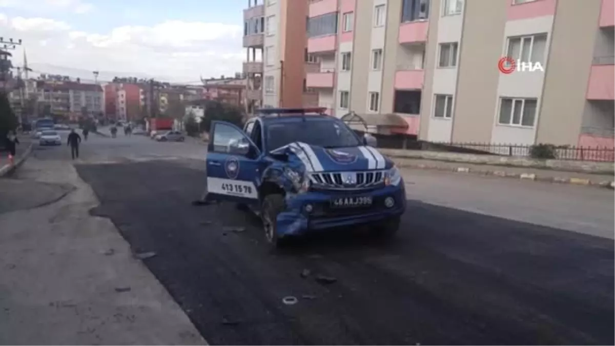 Freni Boşalan Kamyon Kuaföre Girdi: 3 Yaralı