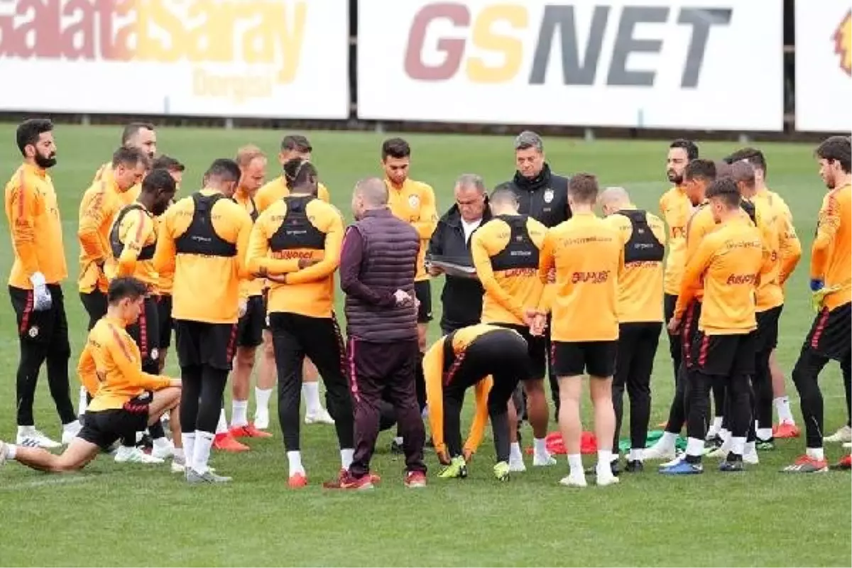 Galatasaray\'da Mustafa Cengiz ve Abdurrahim Albayrak Antrenmanı İzledi