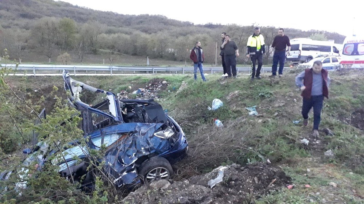 Hurdaya Dönen Otomobilden Sağ Çıktılar
