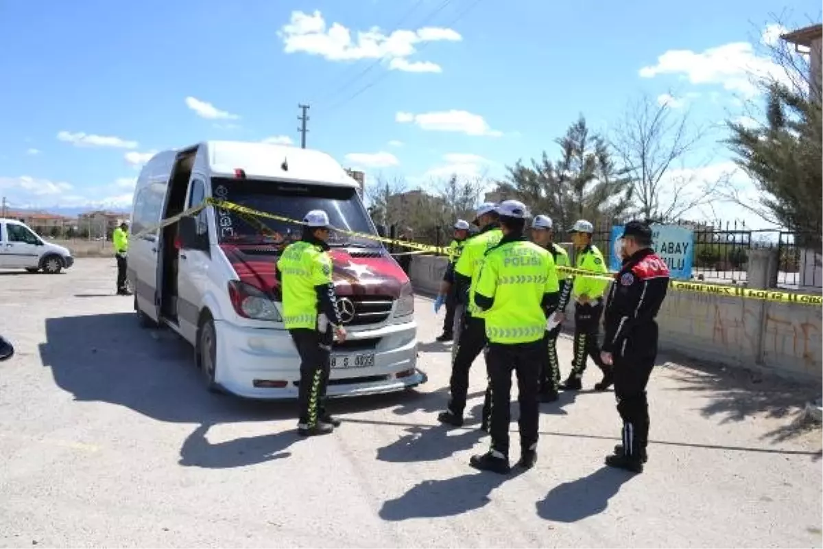 İndiği Servis Minibüsünün Altında Kalan Minik Işıl, Öldü