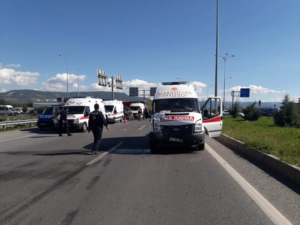 Kahramanmaraş\'ta Ambulans ile Otomobil Çarpıştı: 9 Yaralı