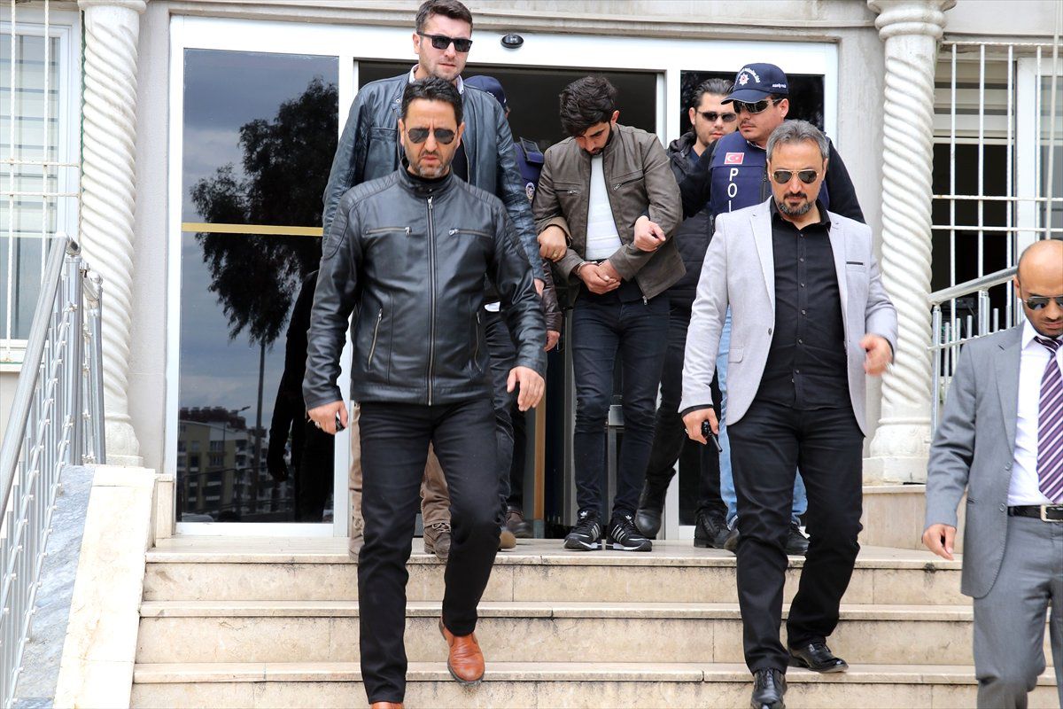 Katil Zanlısını Yırtılan Eldiven Ele Verdi