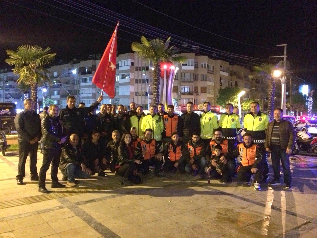 Kavga İhbarına Giden Polislere Sürpriz Kutlama