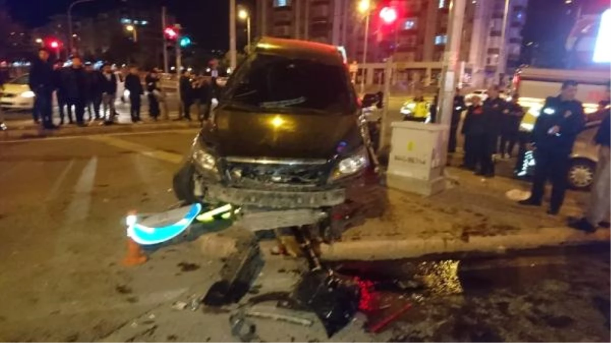 Kayseri\'de 2 Otomobil Çarpıştı: 1 Ölü, 8 Yaralı