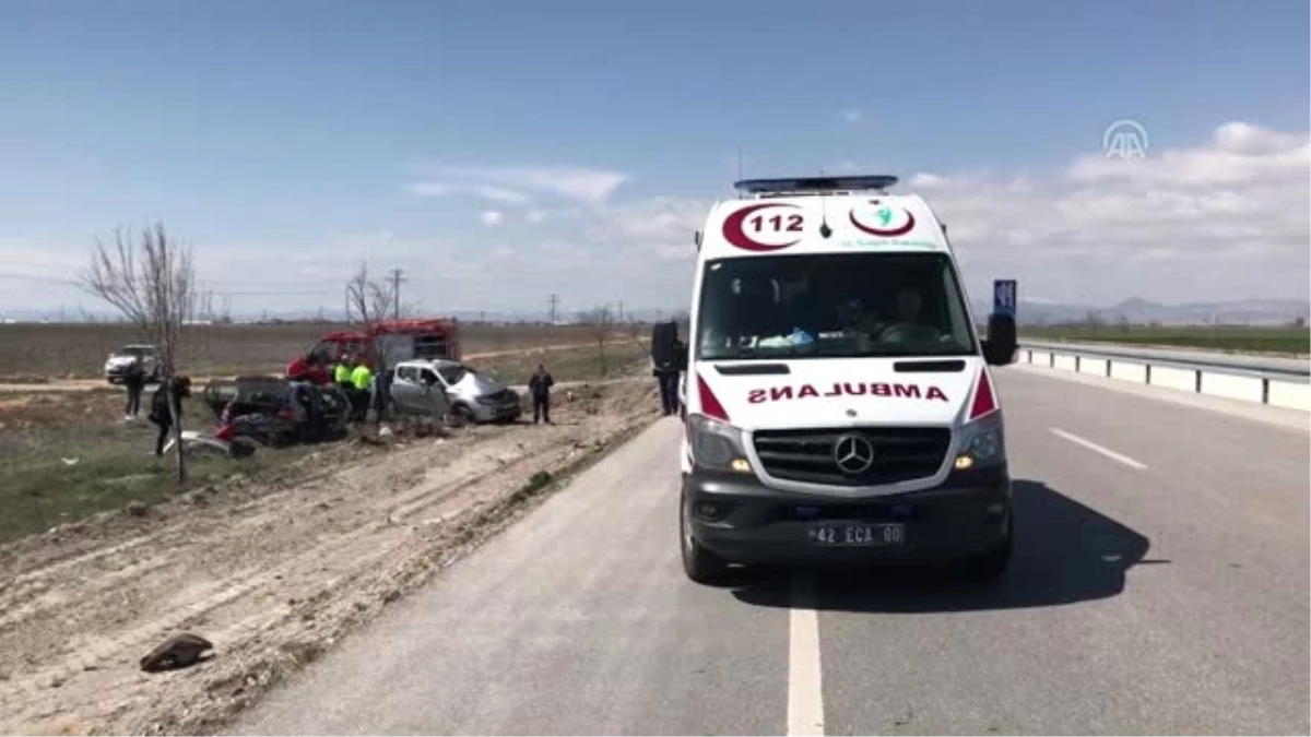 Konya\'da Otomobil Hafif Ticari Araca Çarptı: 1 Ölü, 5 Yaralı
