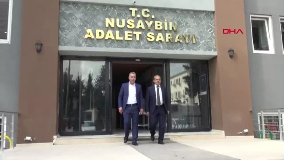 Mardin Nusaybin\'de Muhtar Seçilen Kardeşler Mazbatalarını Aldı