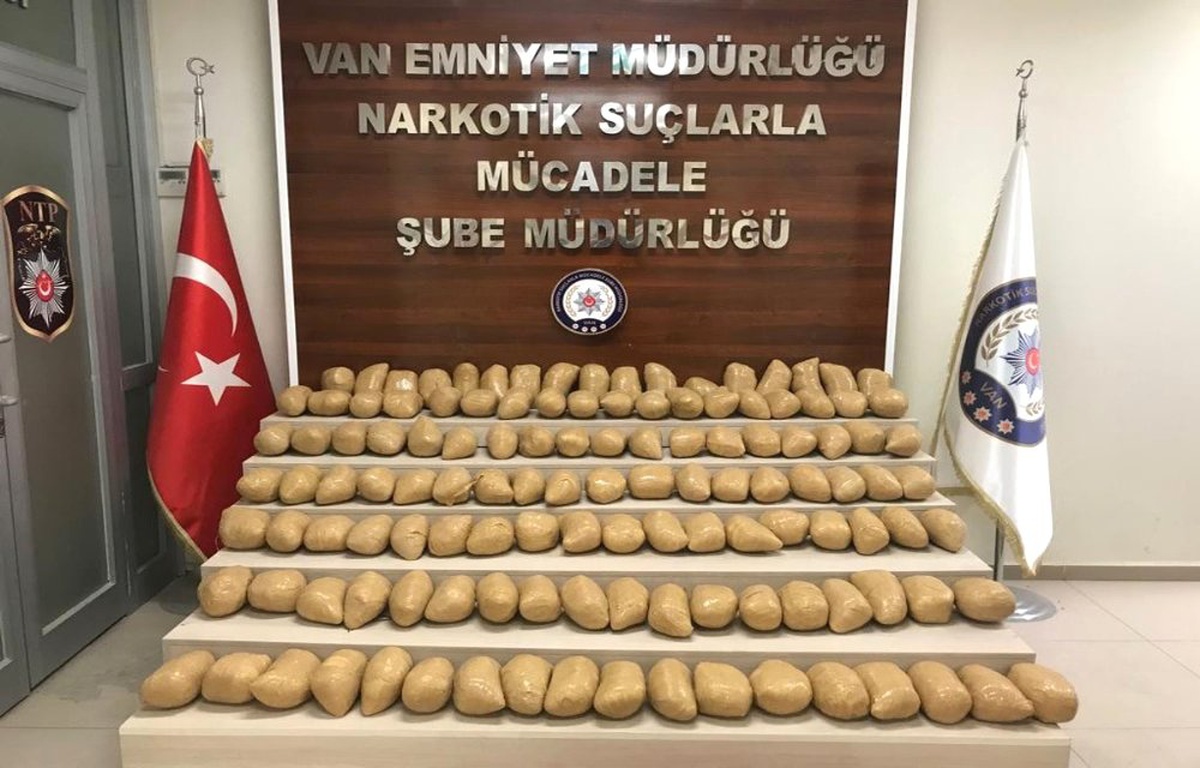 Menfeze Gizlenen 127 Kilo Eroin Ele Geçirildi