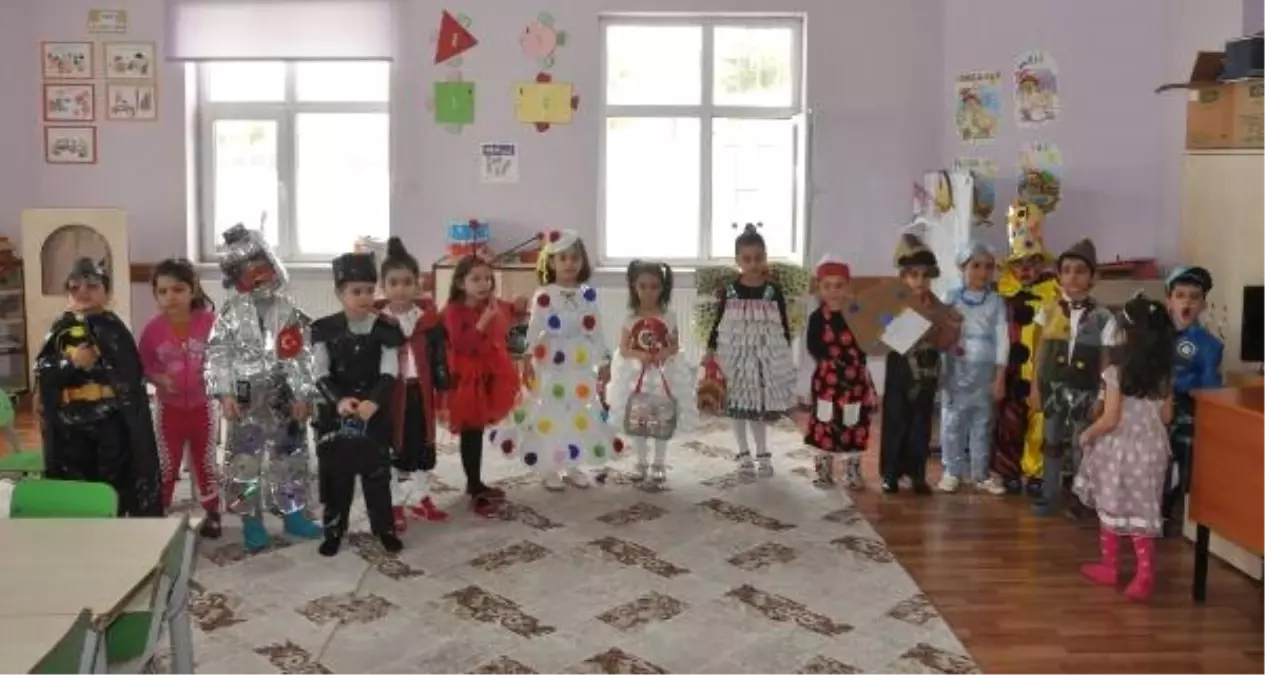 Minikler Atık Malzemeleri Sanata Dönüştürdü