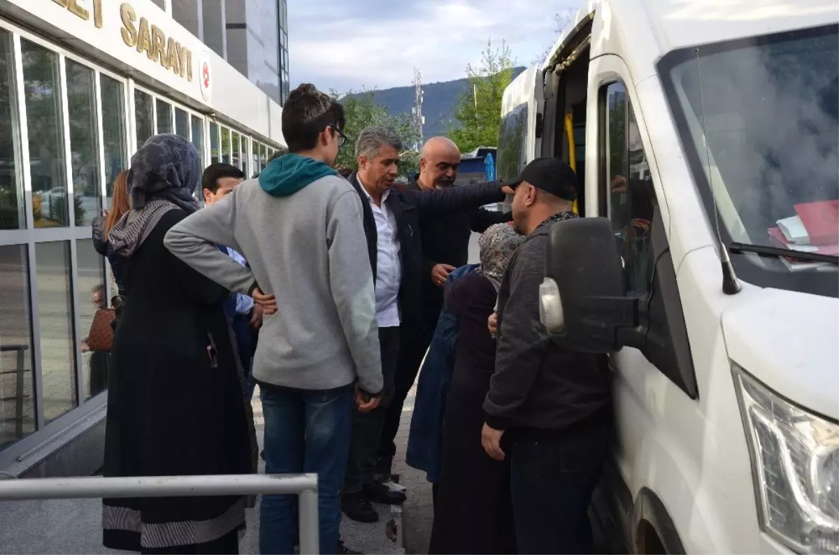 Oğlunun Okulunu Basan Anne Tutuklandı