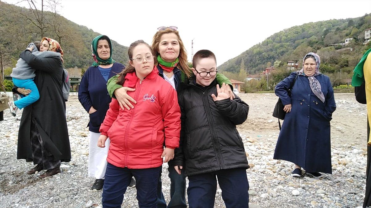 Otizme Dikkati Çekmek İçin Mavi Balon Uçurdular