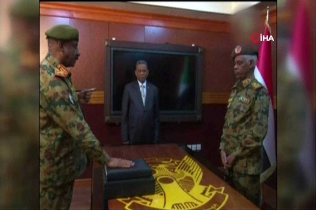 Sudan\'da Askeri Geçiş Konseyi Başkanı Göreve Başladı