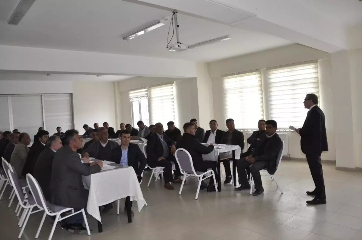 Şuhut\'ta Köy Muhtarlarına Eğitim Semineri