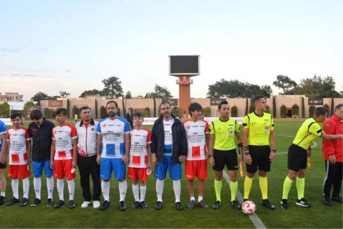 Suriyeli Çocuklar ve Parlamenterler Futbol Maçı Yaptı