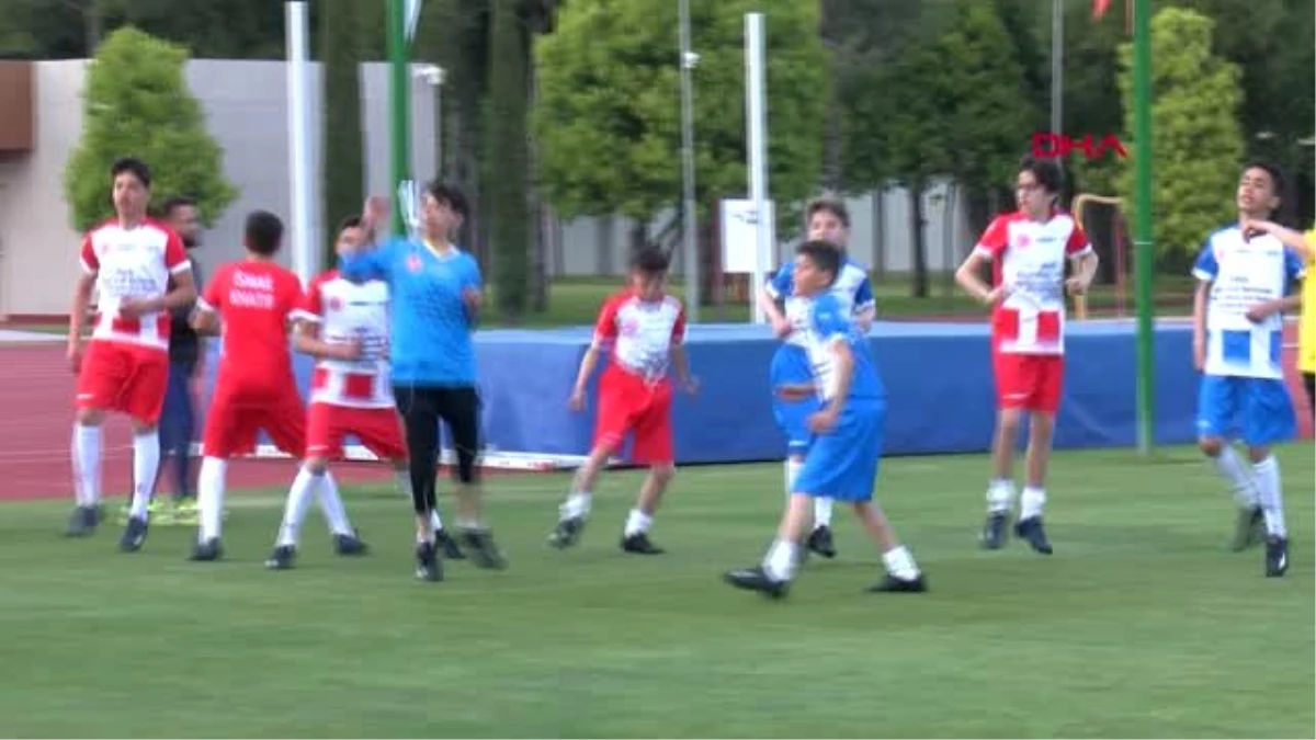 Suriyeli Mülteci Çocuklar ve Parlamenterler, Futbol Maçı Yaptı