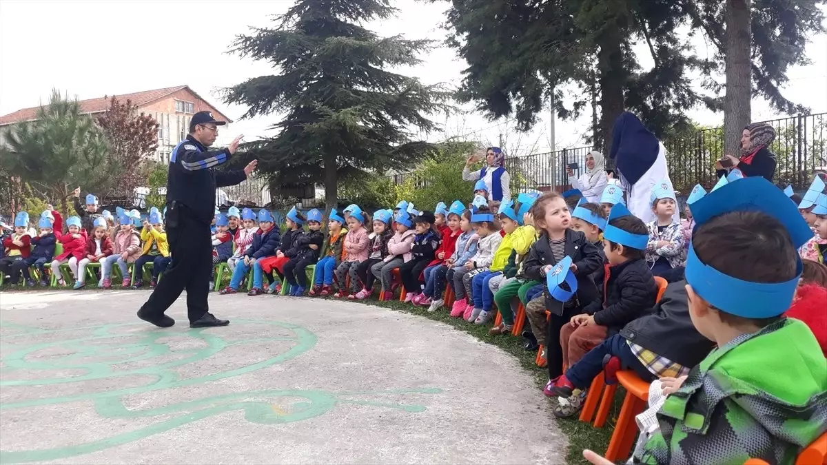 Toplum Destekli Polislerden Anaokulu Öğrencilerine Eğitim