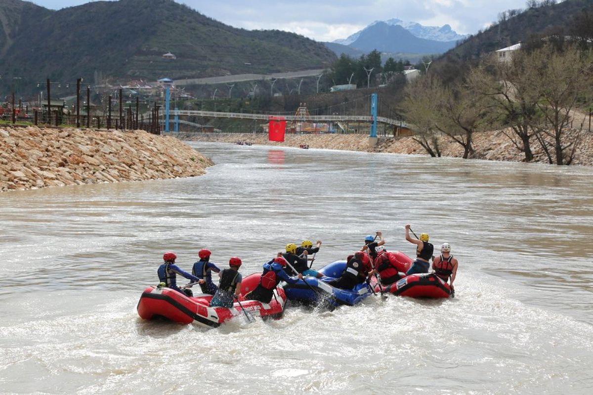 Tunceli\'de Terör Gitti, Rafting Geldi
