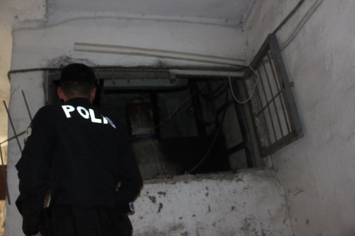Adana\'da Asansör Boşluğuna Düşen Kadın Yaralandı