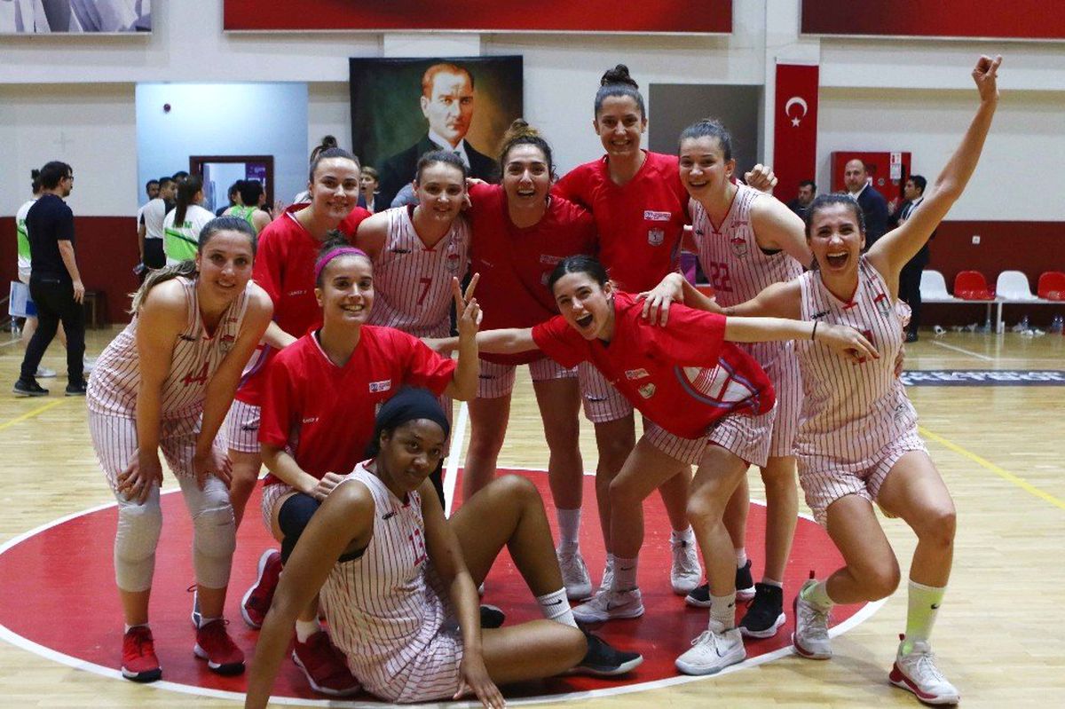Bayraklı\'nın Perileri Play-Off\'ta