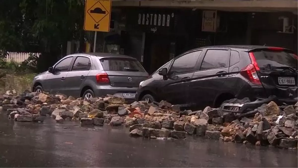 Brezilya\'yı Vuran Sel Felaketinde Bilanço Ağırlaşıyor: En Az 10 Kişi Yaşamını Yitirdi