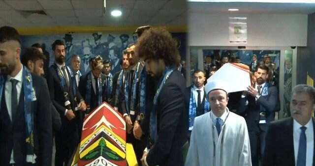 Can Bartu İçin Yapılan Törende Ekrem İmamoğlu'nu Gören Taraftarlar, 'Mustafa Kemal'in Askerleriyiz' Diye Bağırdı