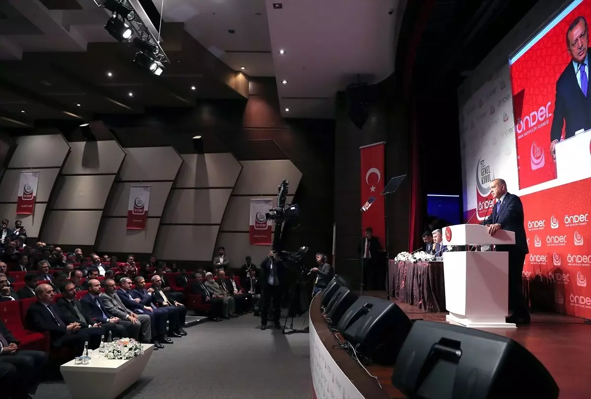 Cumhurbaşkanı Erdoğan: "Birisi Çıkmış Diyor Ya, \'Büyük Çamlıca\'ya 60 Bin Kişilik Caminin Ne Gereği...