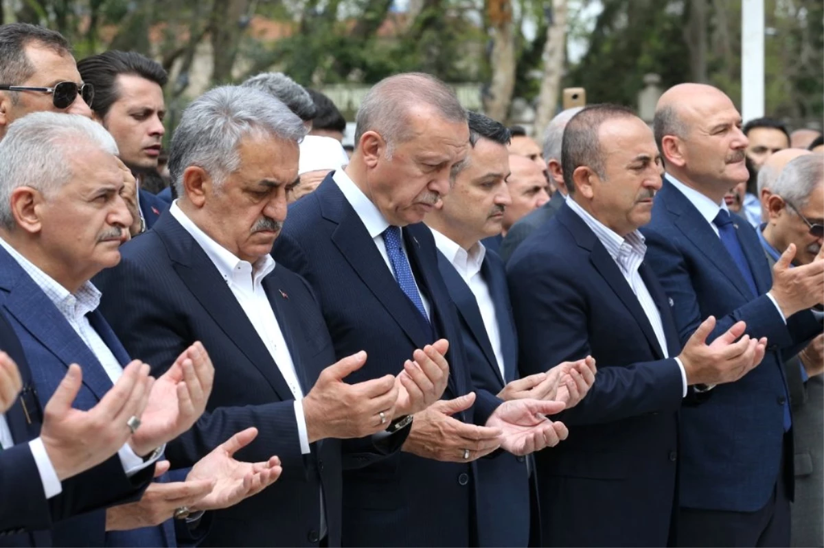 Cumhurbaşkanı Erdoğan, Mustafa Yazıcı\'nın Tabutuna Omuz Verdi