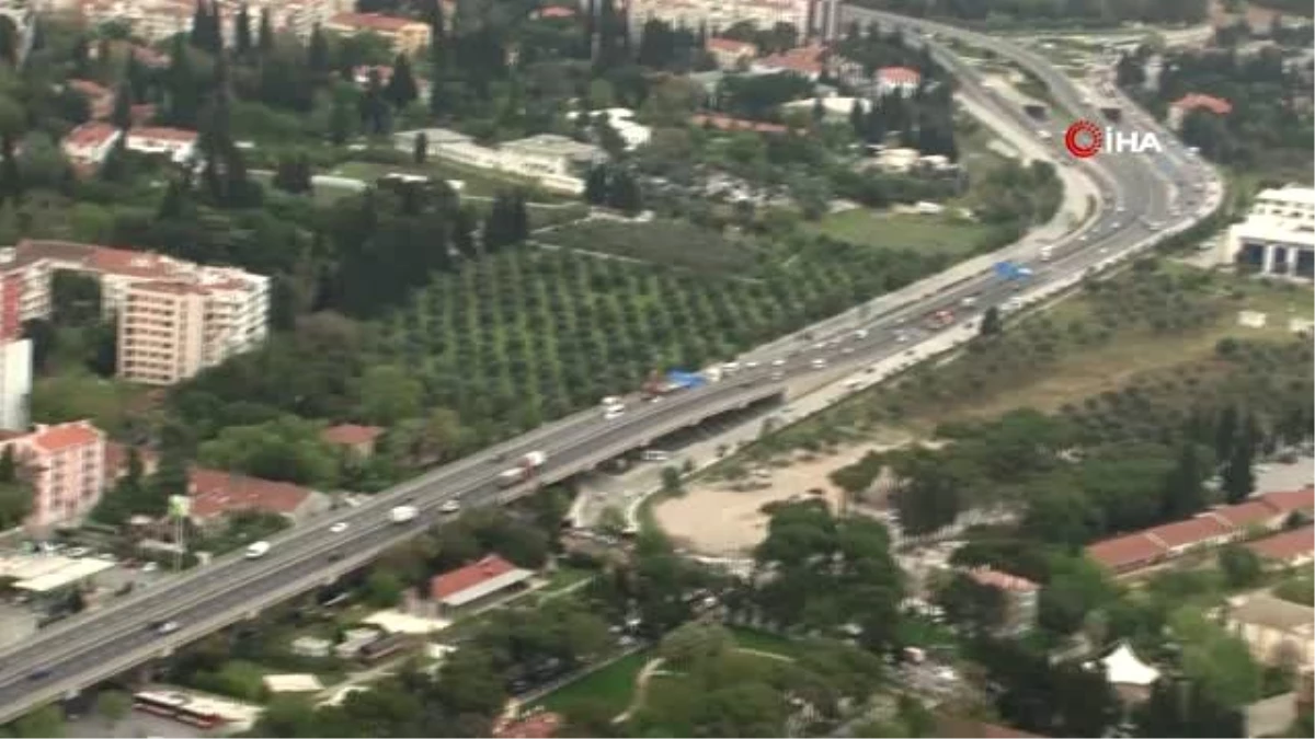 İzmir\'de Trafik Hem Havadan Hem Karadan Denetleniyor
