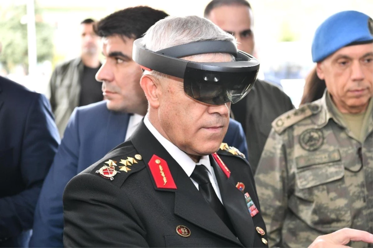 Jandarma Genel Komutanı Çetin, Isparta\'da Giyilebilir Son Teknolojik Ürünleri Denedi