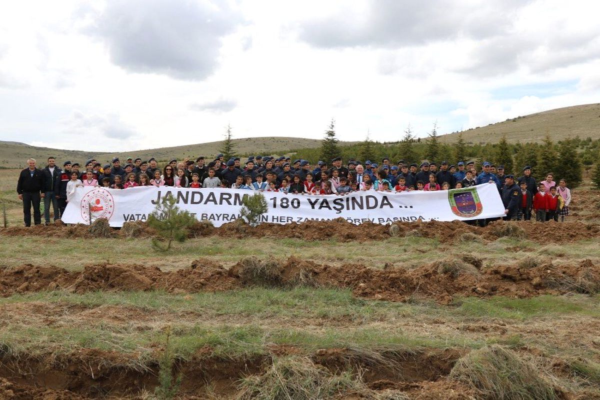 Jandarma Mucur İlçesinde 2 Bin 500 Fidan Dikti