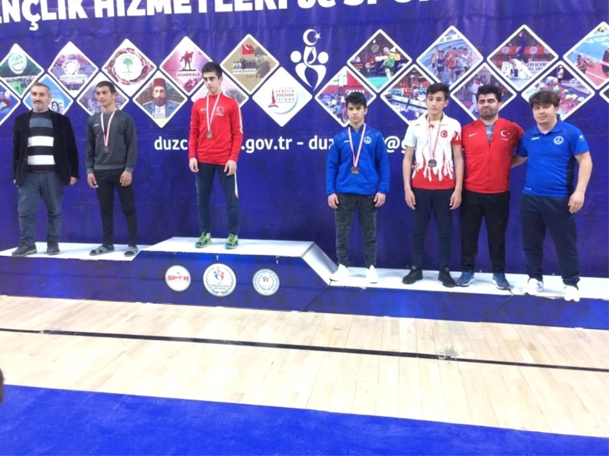 Kağıtsporlu Güreşçiler, Adını Türkiye Şampiyonası\'na Yazdırdı