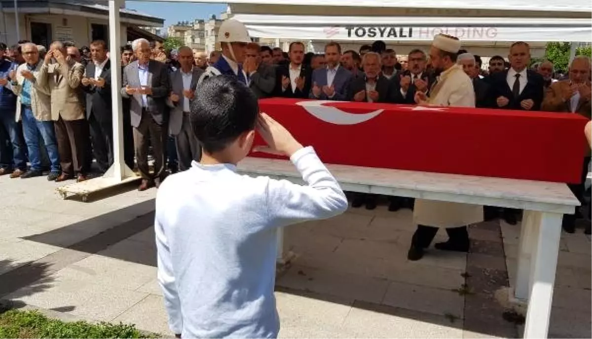 Kazada Yaşamını Yitiren Uzman Çavuşa, Asker Selamlı Veda