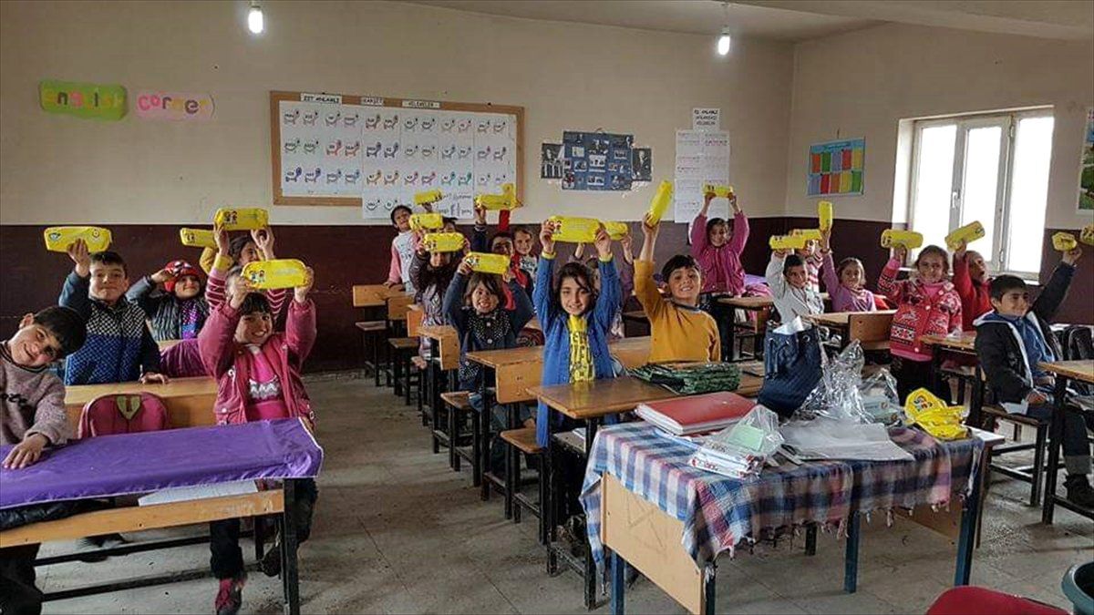 Özalp\'te 4 Bin Öğrencinin Dişine Flor Vernik Uygulaması