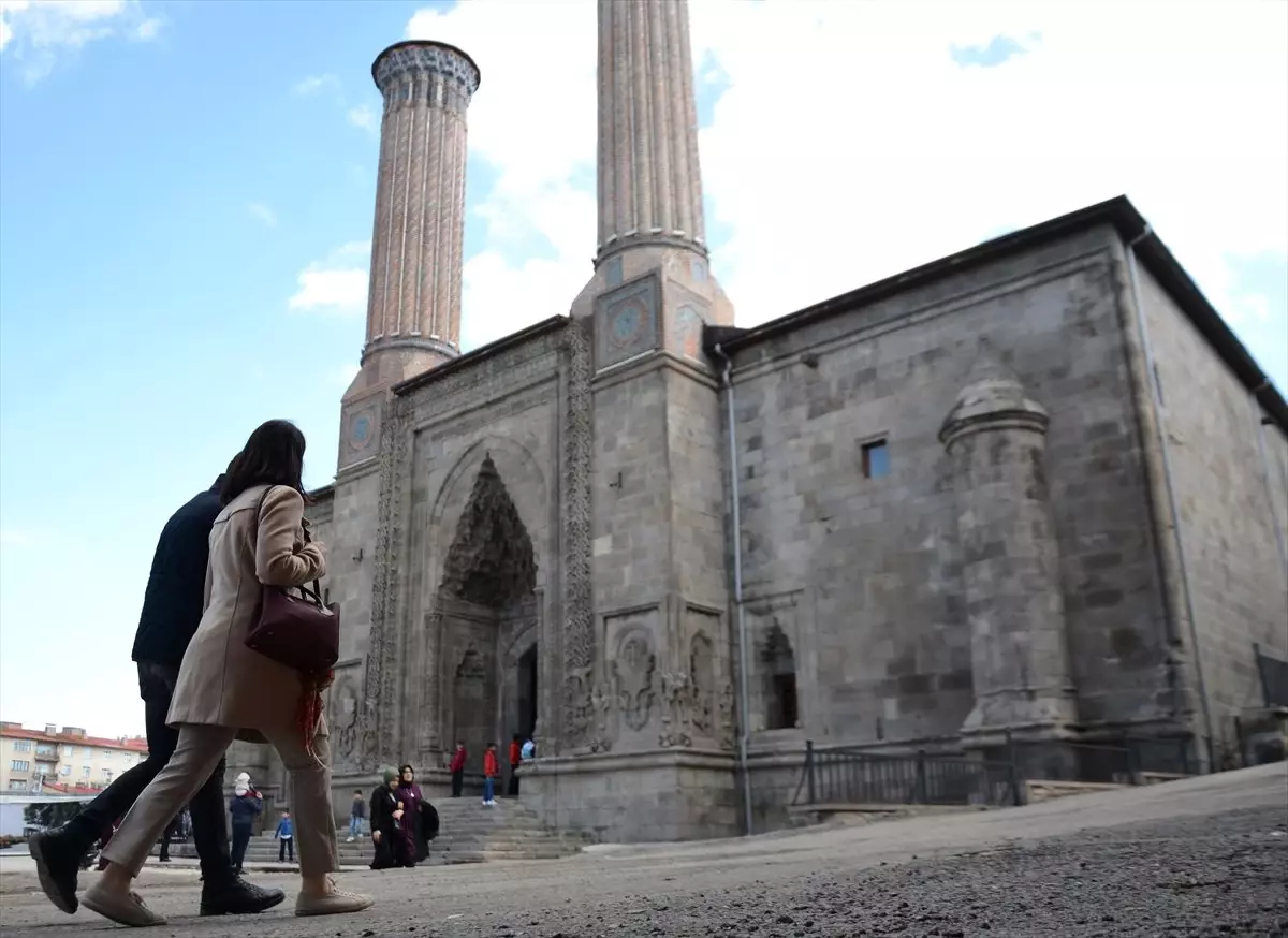 Selçuklu\'nun Eşsiz Eserlerine Ziyaretçi Akını