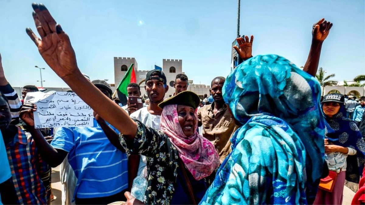 Sudan\'da Darbe: Protestolar Yönetimin Sivillere Devri Talebiyle Devam Ediyor