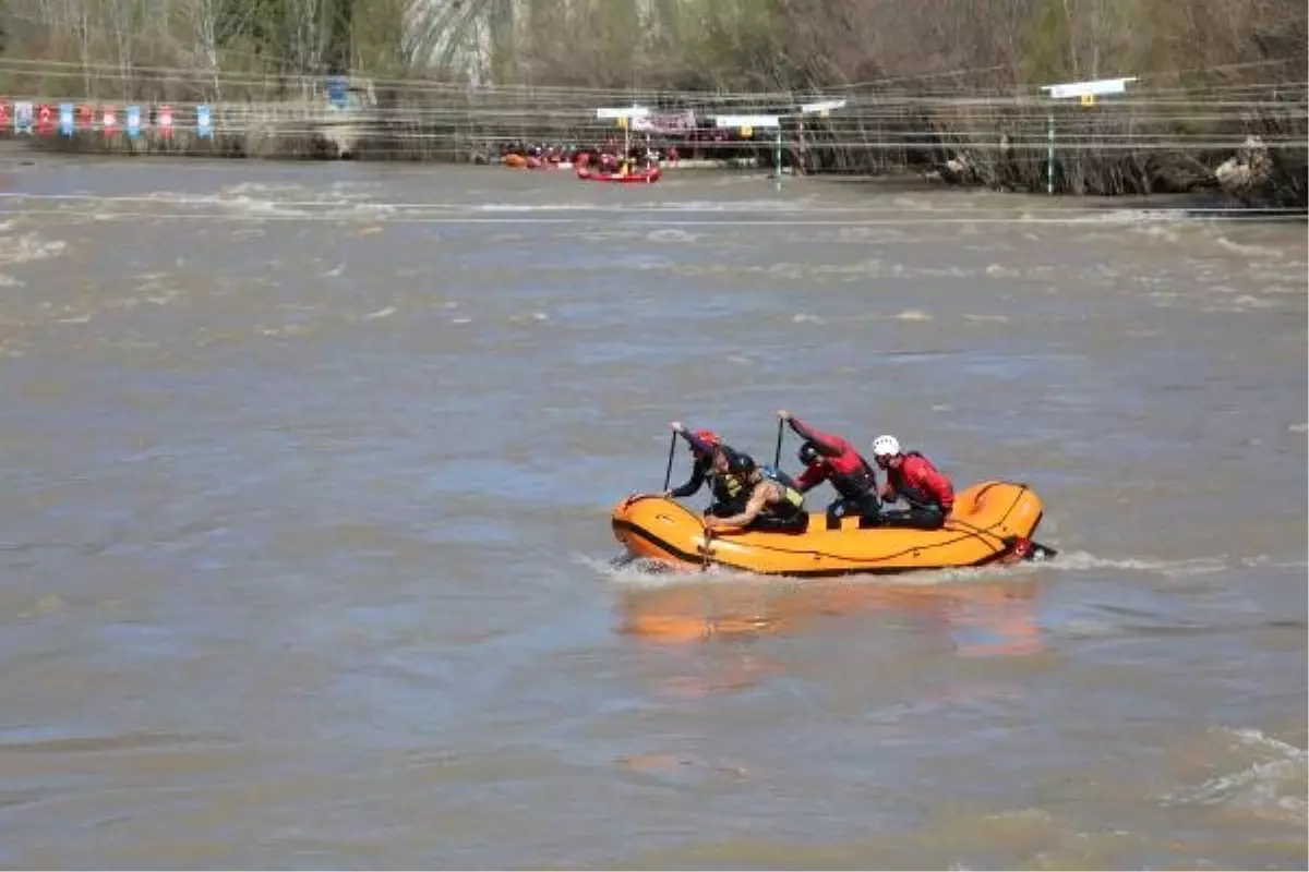 Tunceli\'de Rafting Milli Takım Seçmeleri Sürüyor