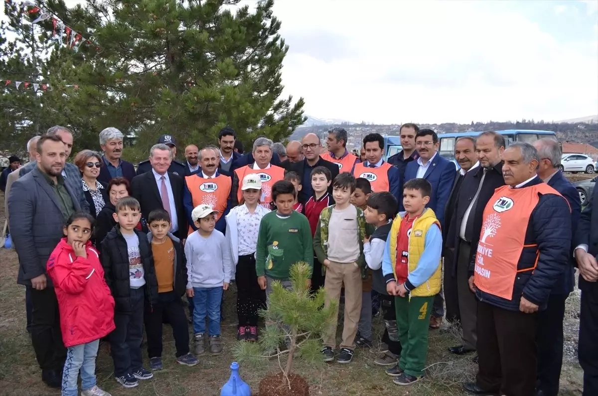 Bünyan\'da Bin Fidan Toprakla Buluşturuldu